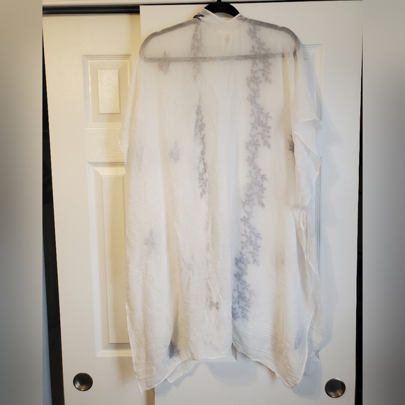 Cover up - Picture 2 of 13